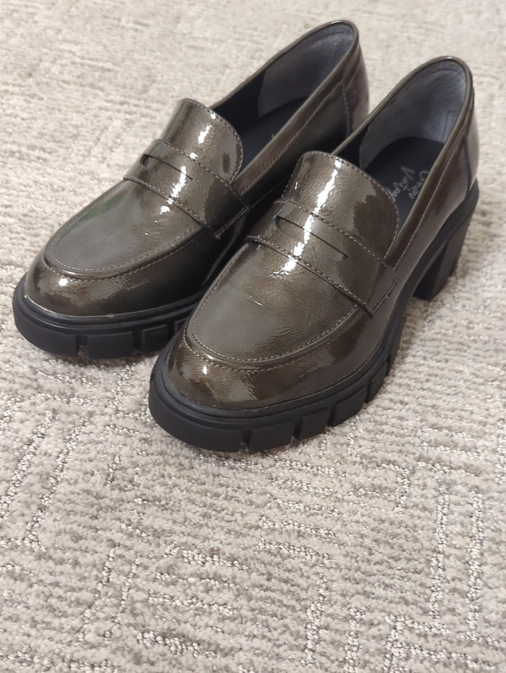 Crown Vintage Size 8 throwback dress shoes